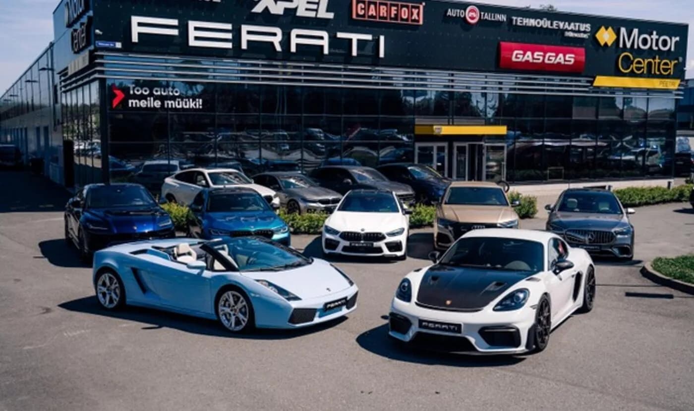 Ferati esindus Tallinnas, ees müügis olevad sportautod