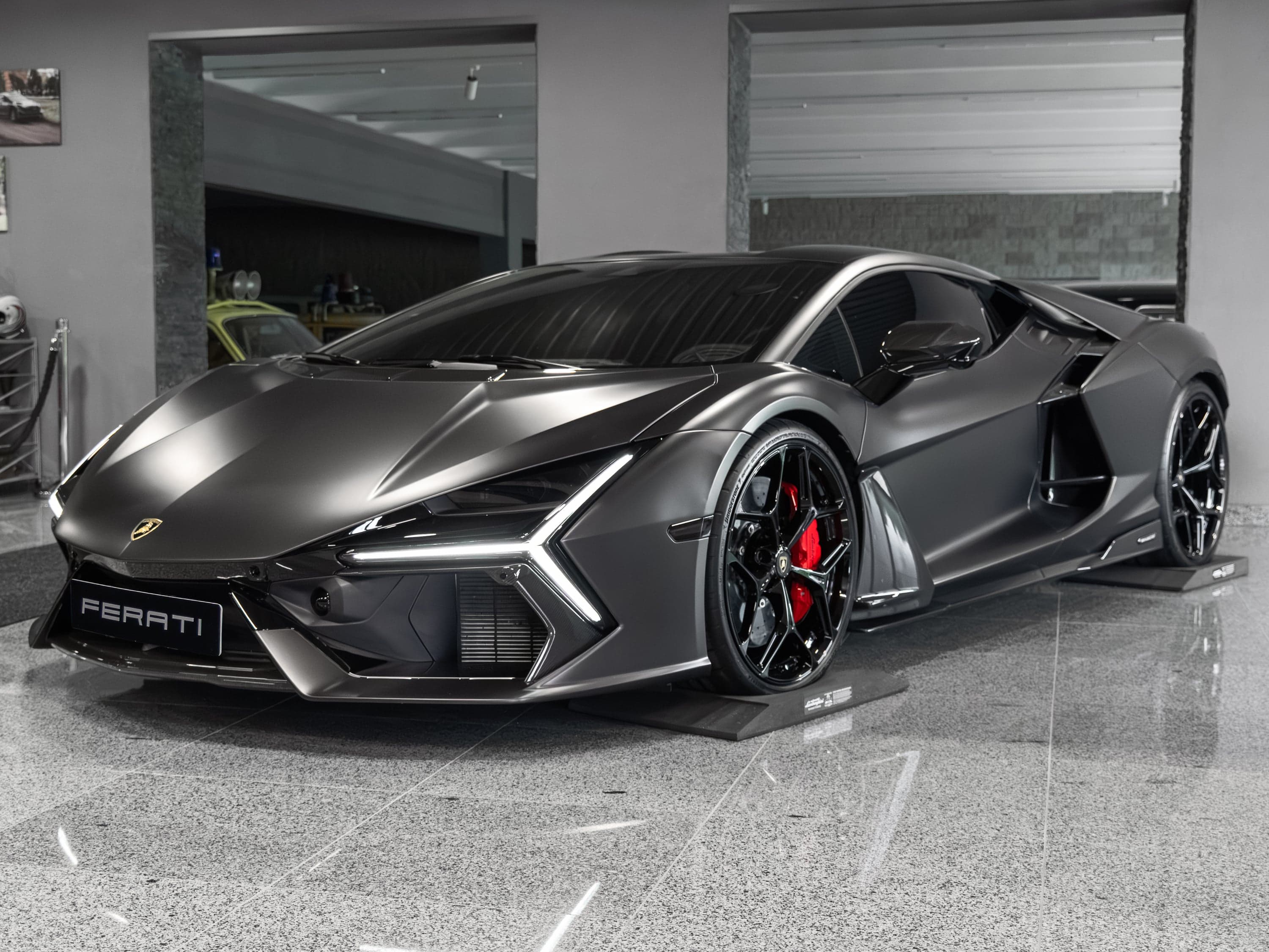 Lamborghini Revuelto