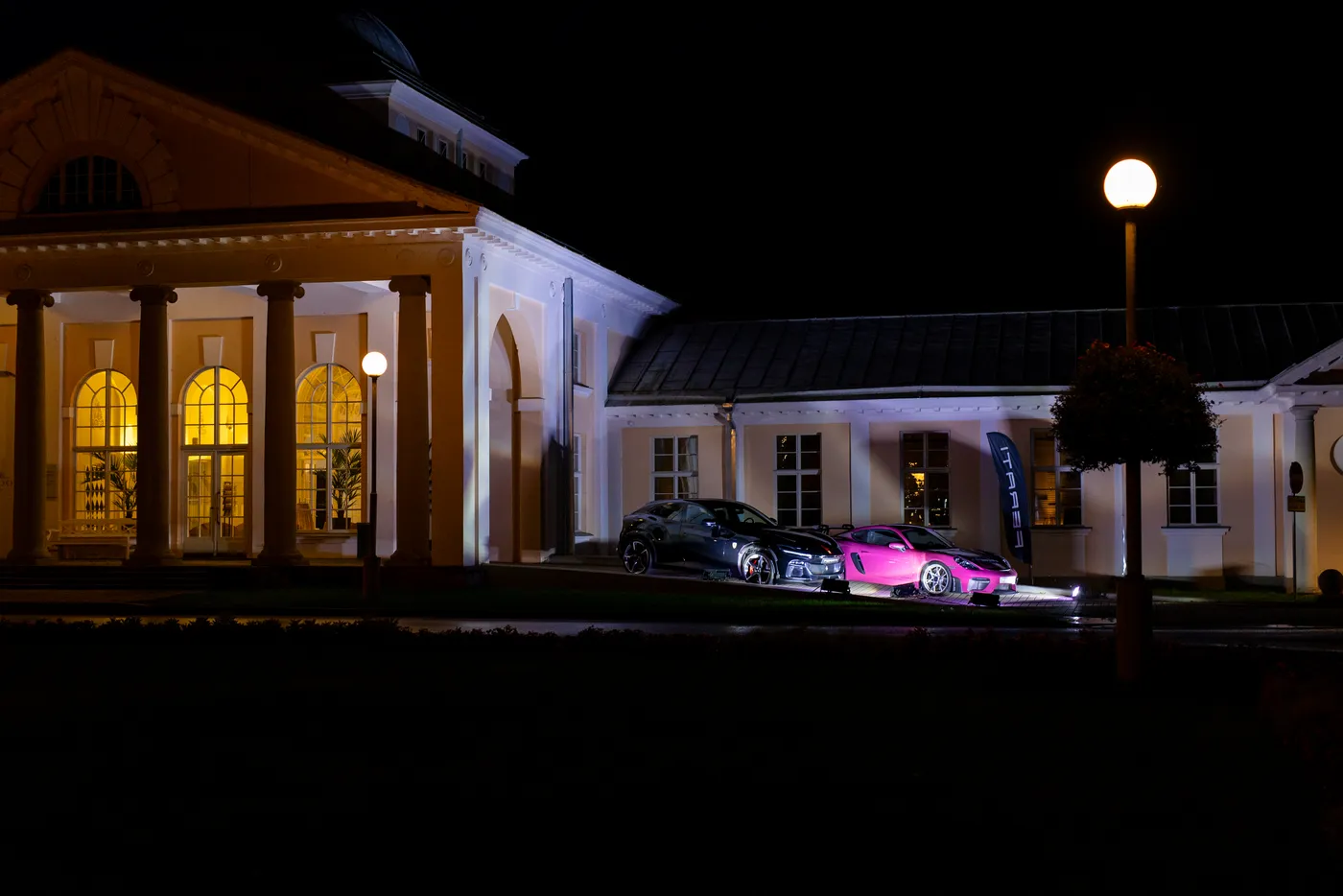 Ferati autod õhtul Hedon Spa ees