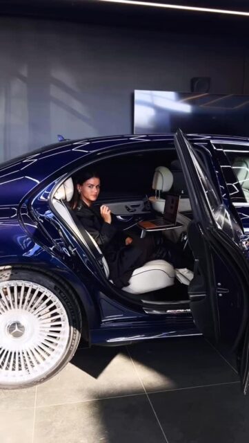 When luxury knows no bounds... Isn't this S 63 AMG just perfect? 💙#ferati #luxurycars #mercedesbenzamg
